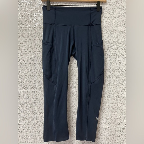 Lululemon Fast and Free Crop II 19" *Non-Reflective
True Navy | size 4 - Picture 1 of 12